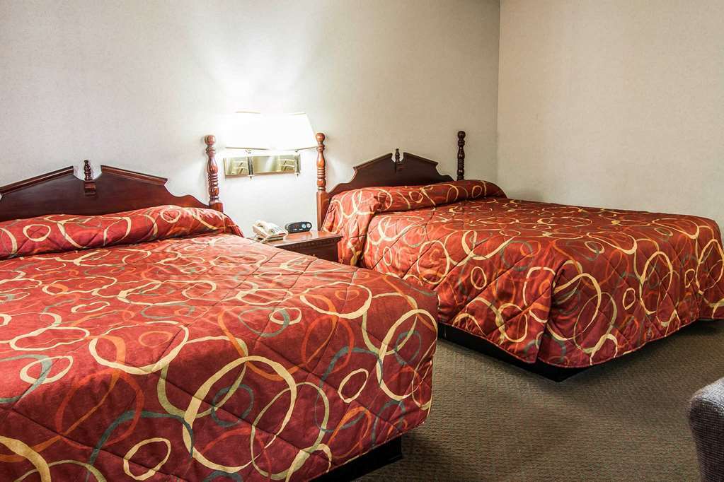 Econo Lodge Southeast Milwaukie/Portland Room photo